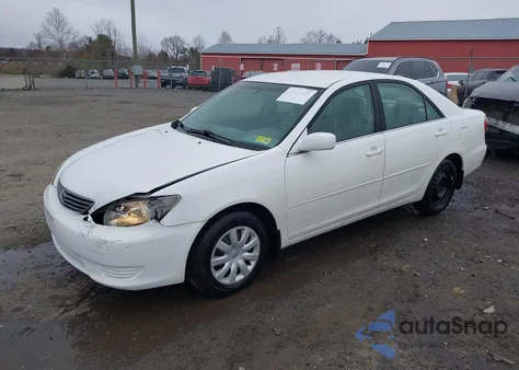 2005 Toyota Camry Le z USA, uszkodzony, nr VIN 4T1BE32KX5U396878